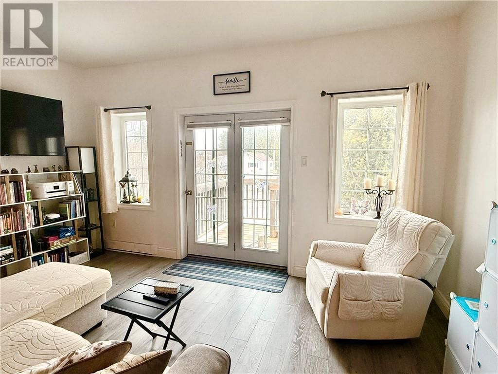 7 CONFEDERATION STREET Image 12