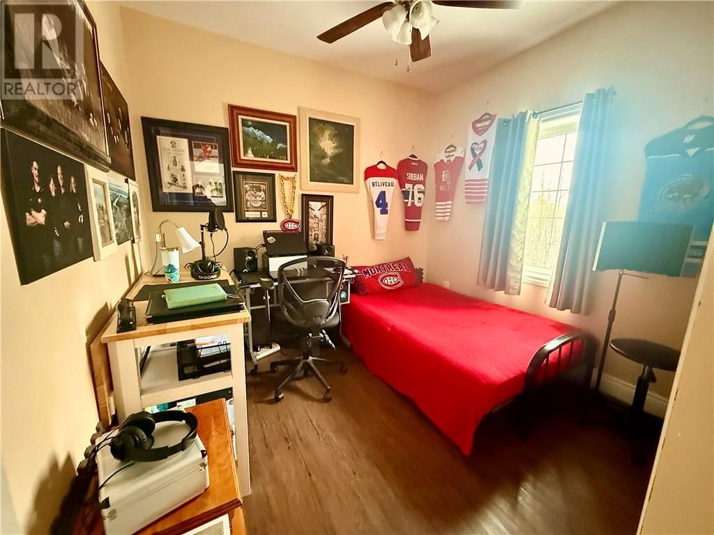 7 CONFEDERATION STREET Image 15