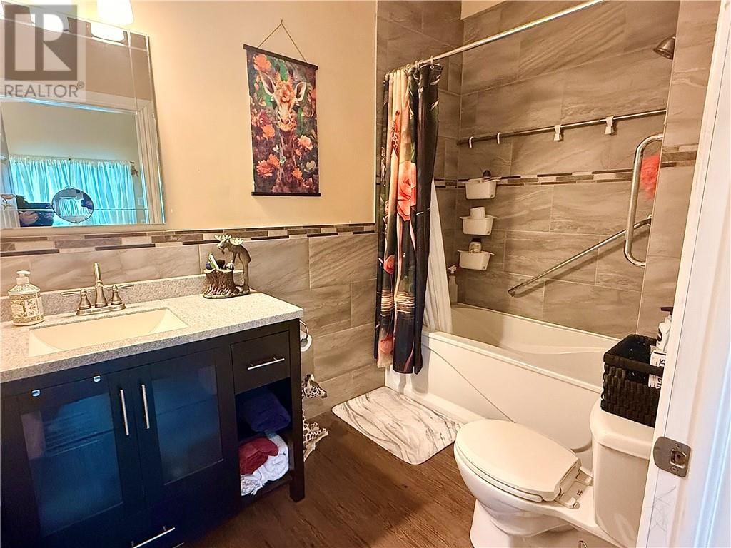 7 CONFEDERATION STREET Image 18