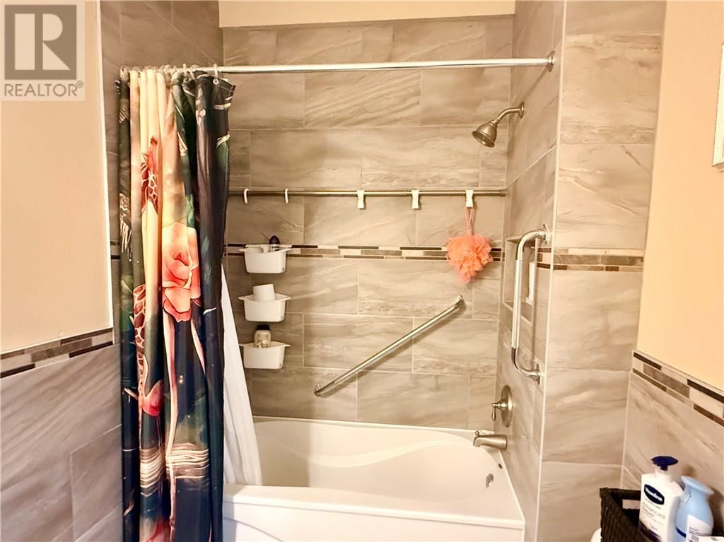 7 CONFEDERATION STREET Image 19