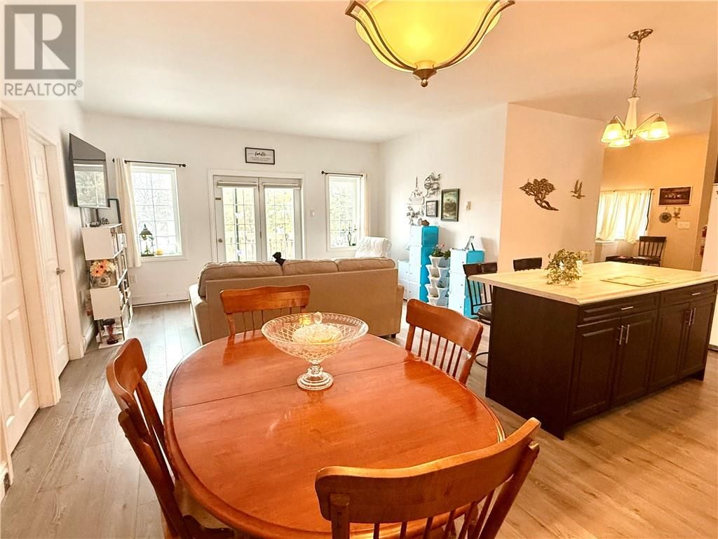 7 CONFEDERATION STREET Image 8