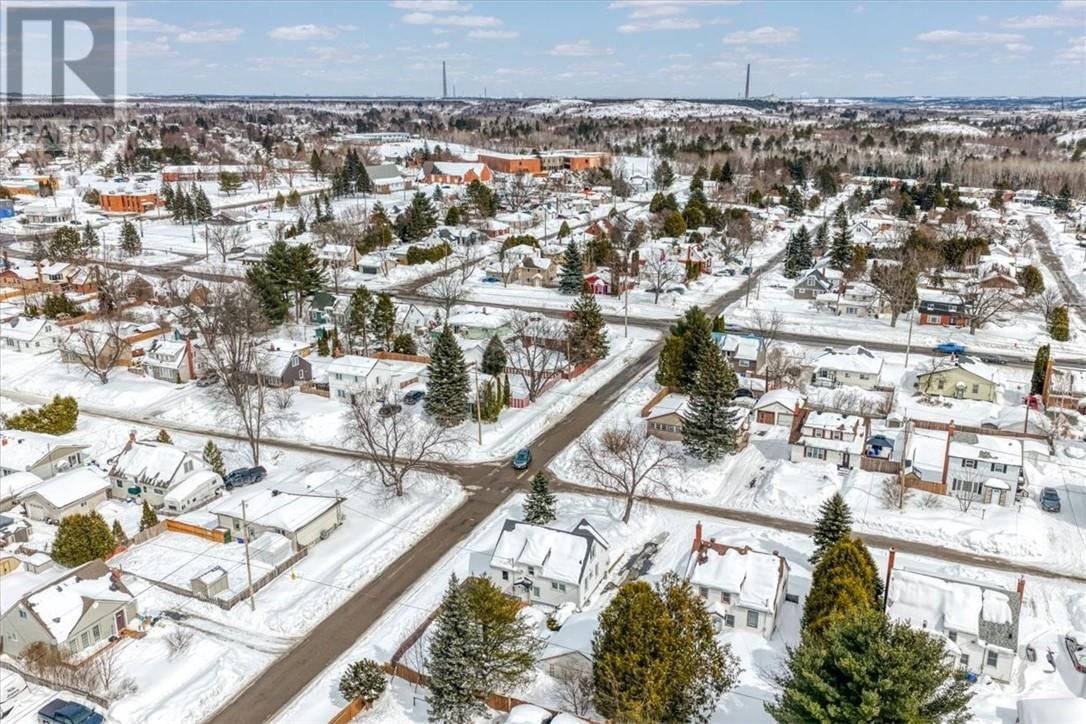 570 QUEEN ELIZABETH STREET Image 40