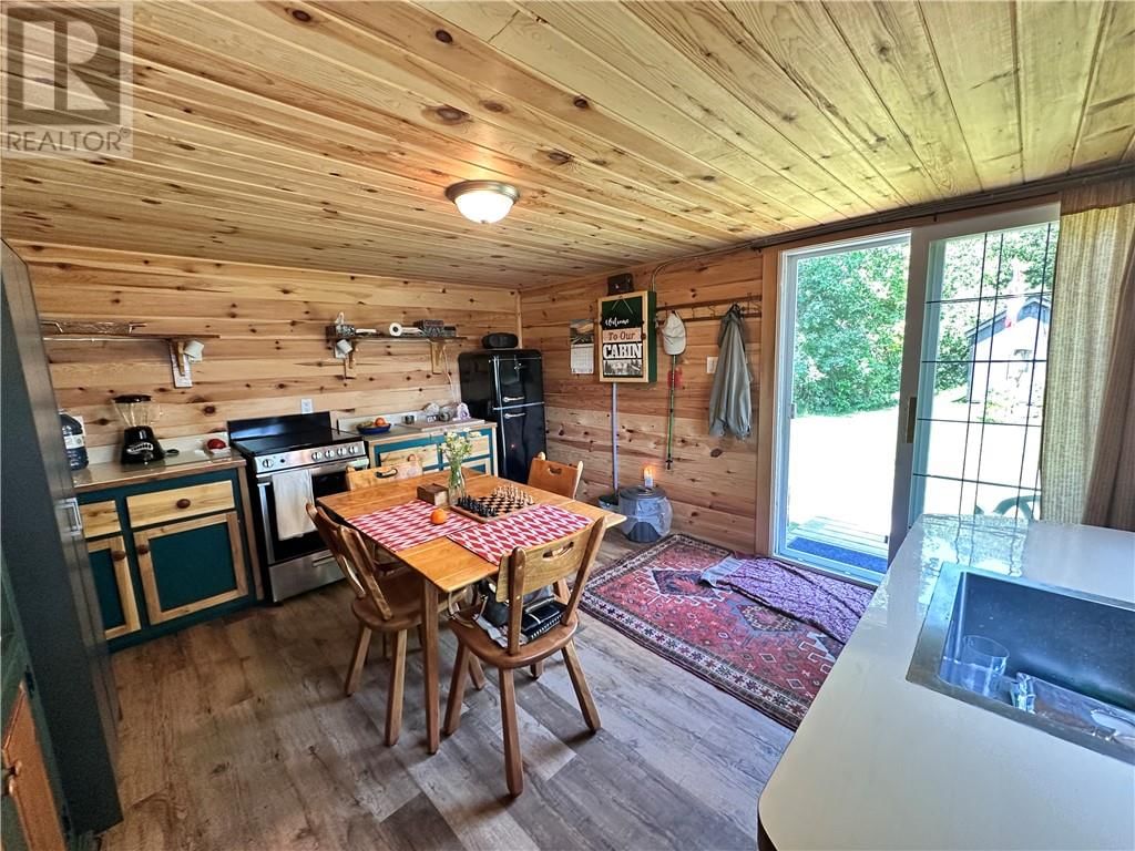 58 PICNIC POINT LANE Image 10