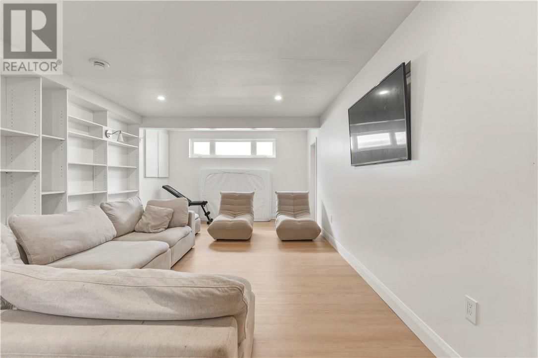 3182 LEO AVENUE Image 20