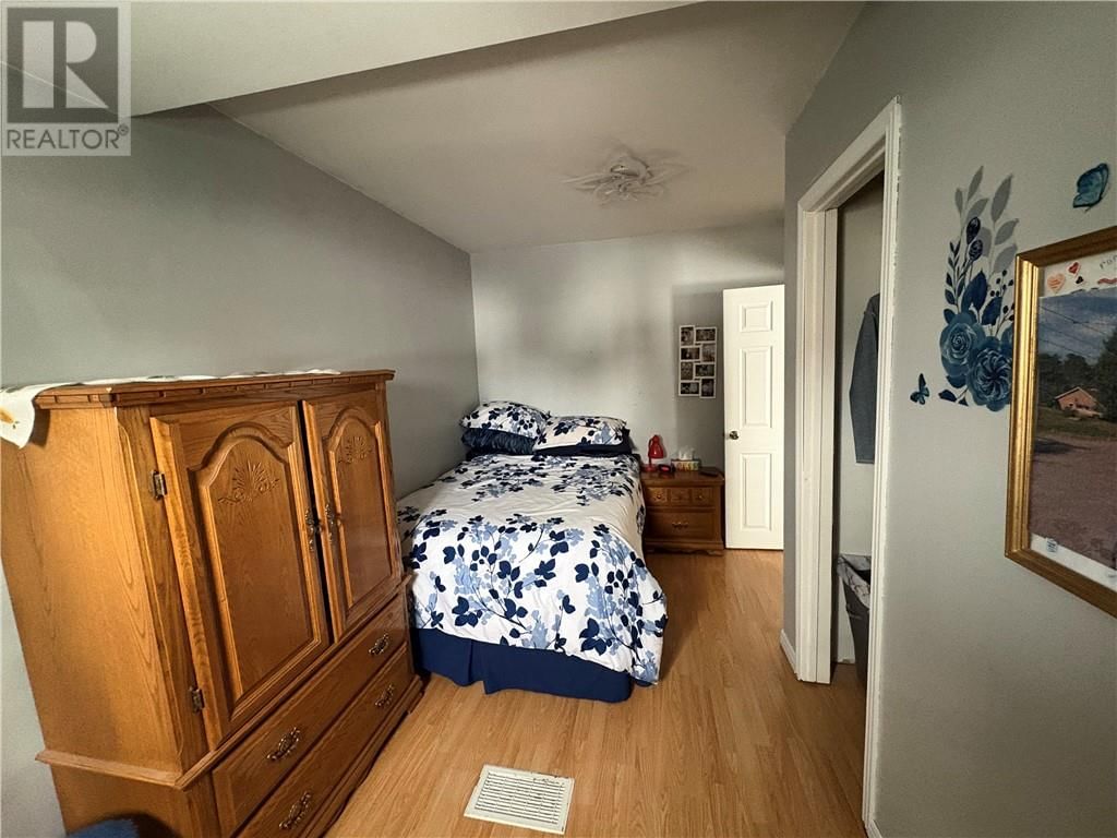 877 MARTINDALE Image 13