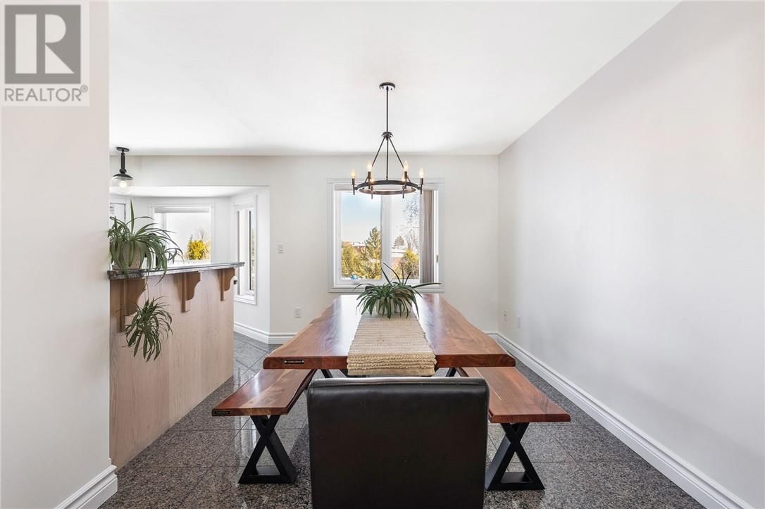 105 GARDENVALE COURT Image 12