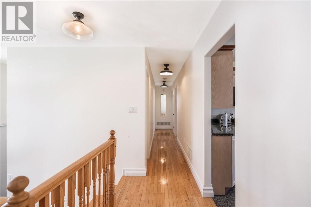 105 GARDENVALE COURT Image 18