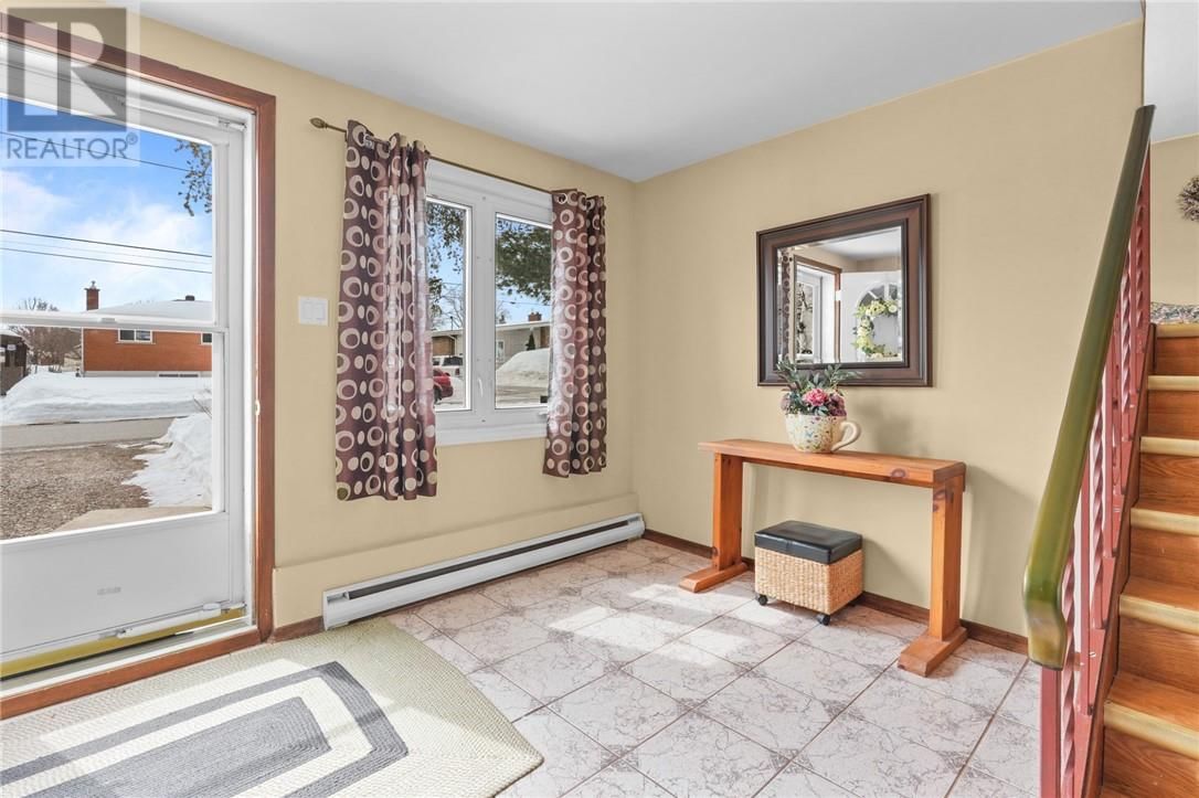 1618 CANTERBURY STREET Image 32