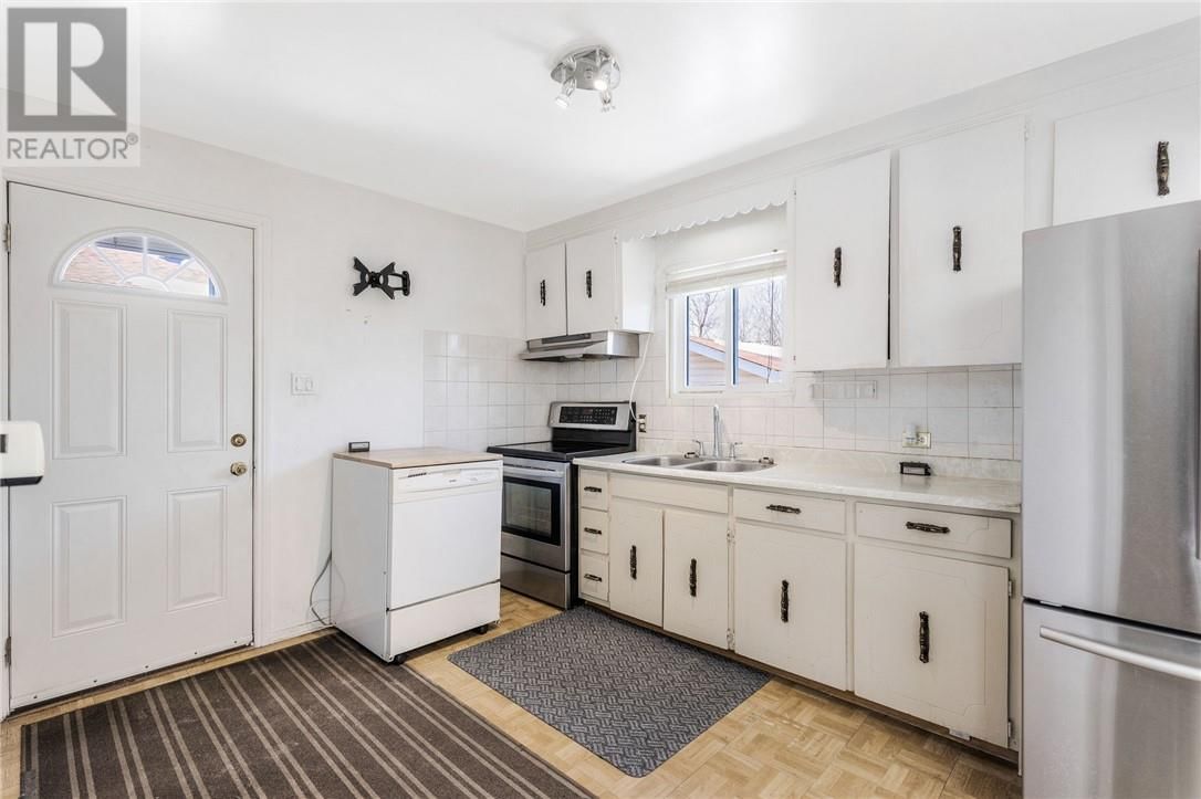 1078 MADELEINE AVENUE Image 10