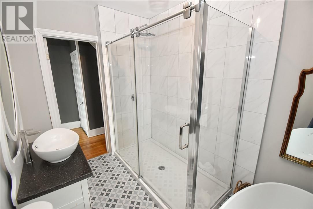 94 DOUGLAS STREET Image 16