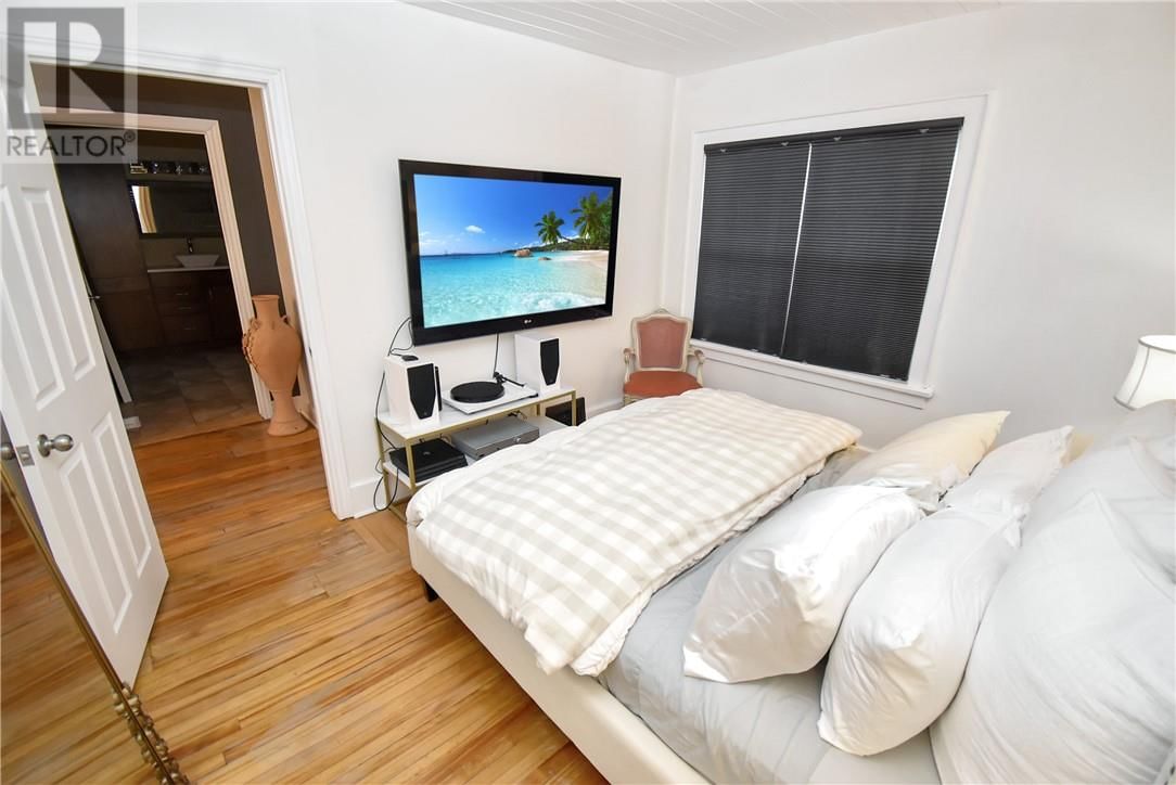 94 DOUGLAS STREET Image 21