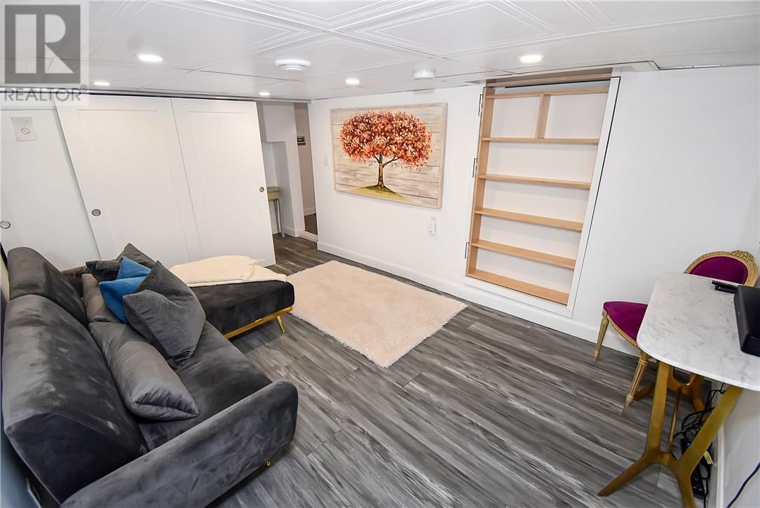 94 DOUGLAS STREET Image 25