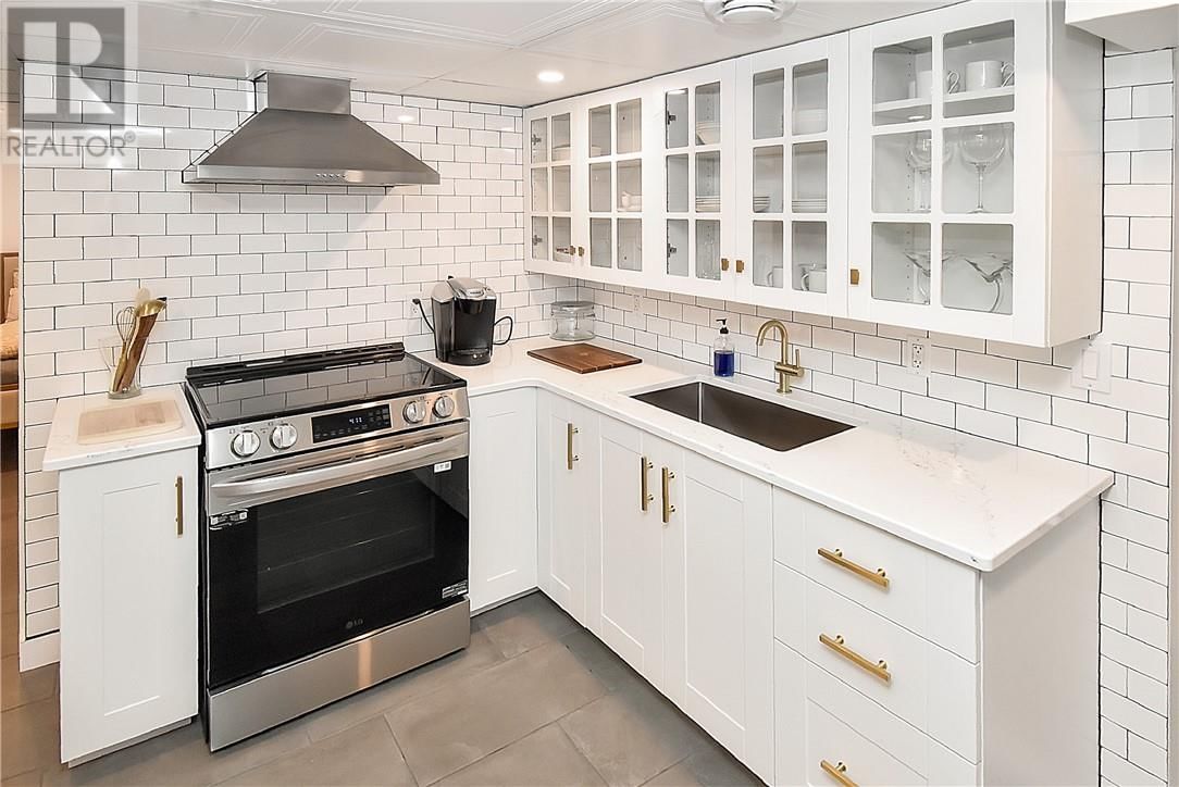 94 DOUGLAS STREET Image 27