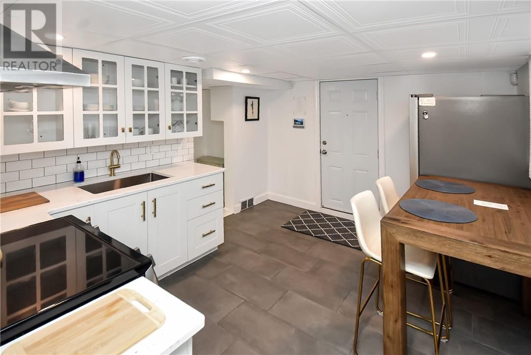 94 DOUGLAS STREET Image 28