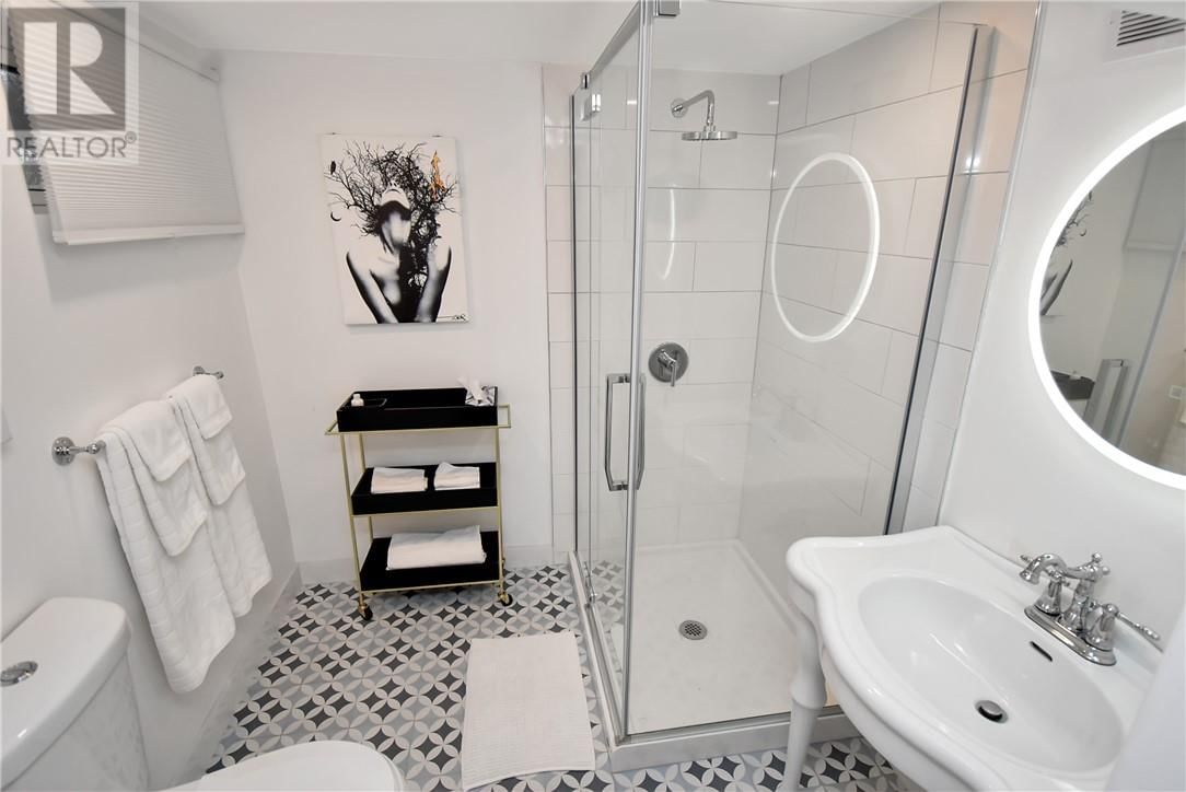 94 DOUGLAS STREET Image 30