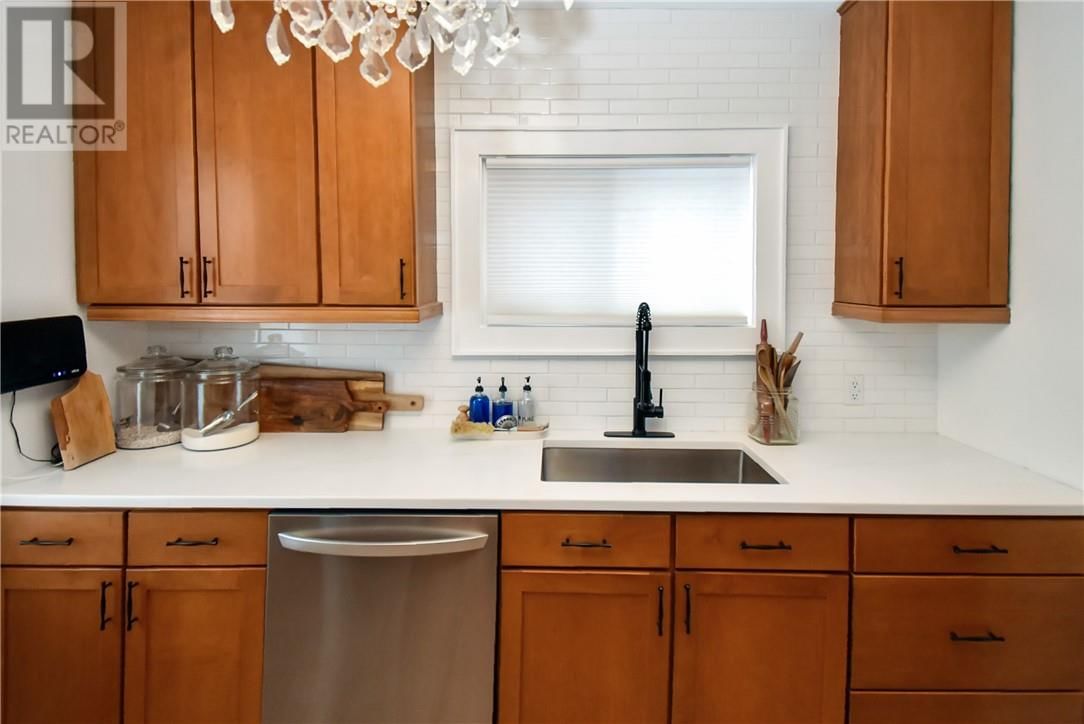 94 DOUGLAS STREET Image 9