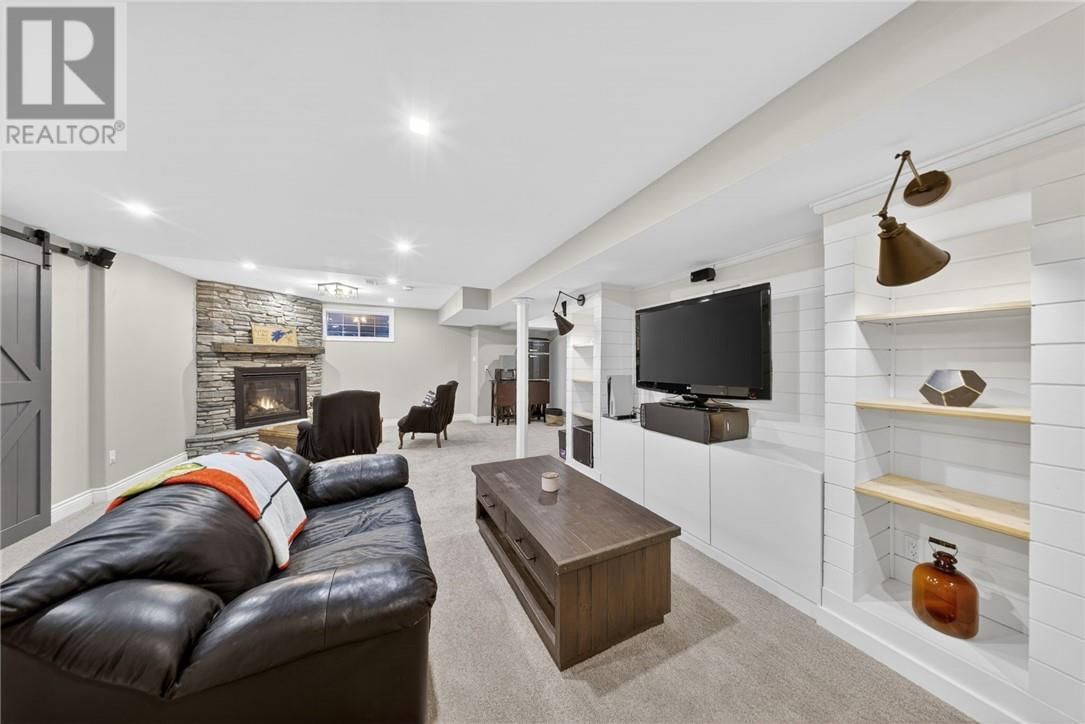 1014 TOYA COURT Image 44