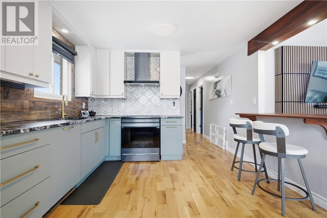 3135 LOUIS STREET Image 4