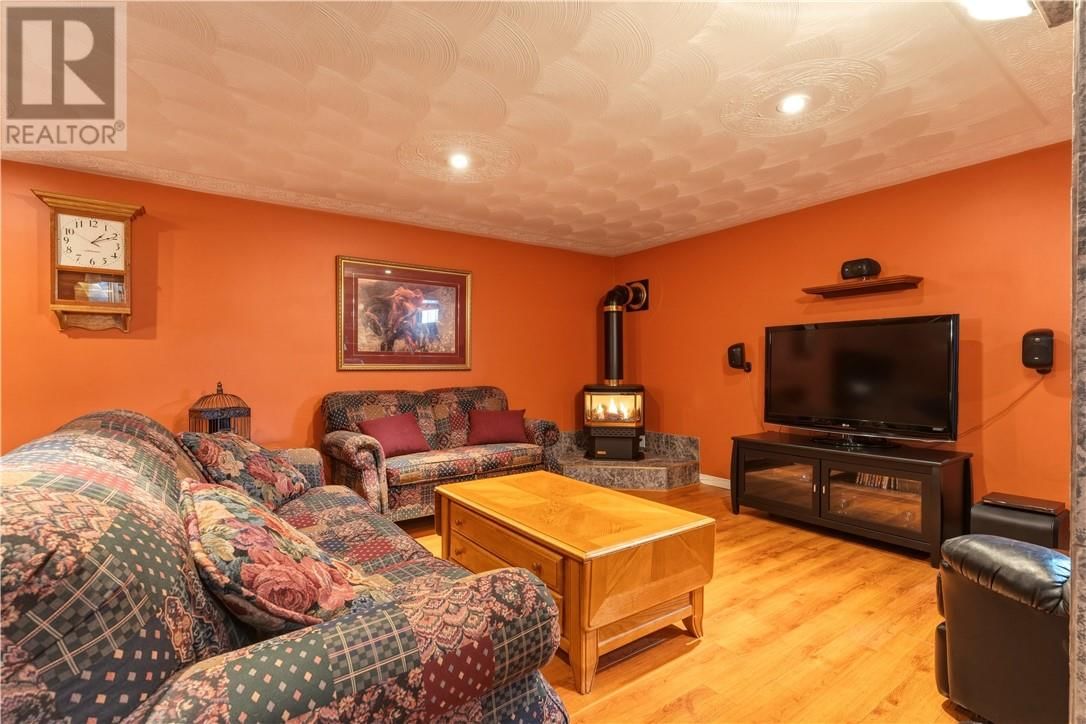 24 VAILLANCOURT DRIVE Image 13