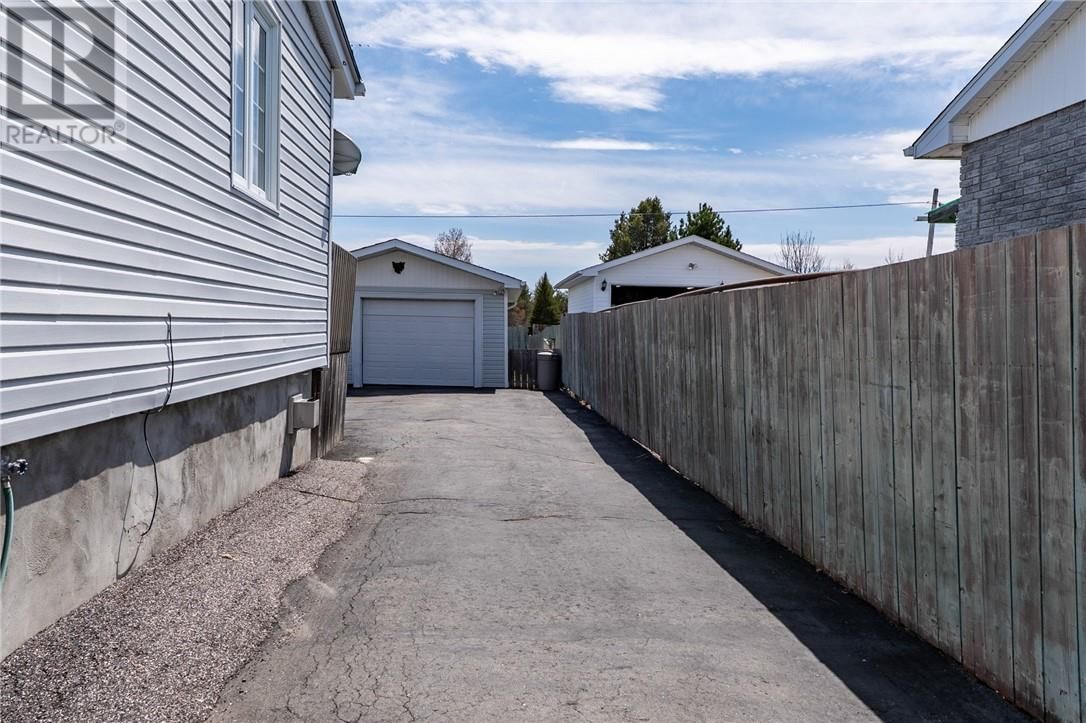 24 VAILLANCOURT DRIVE Image 23