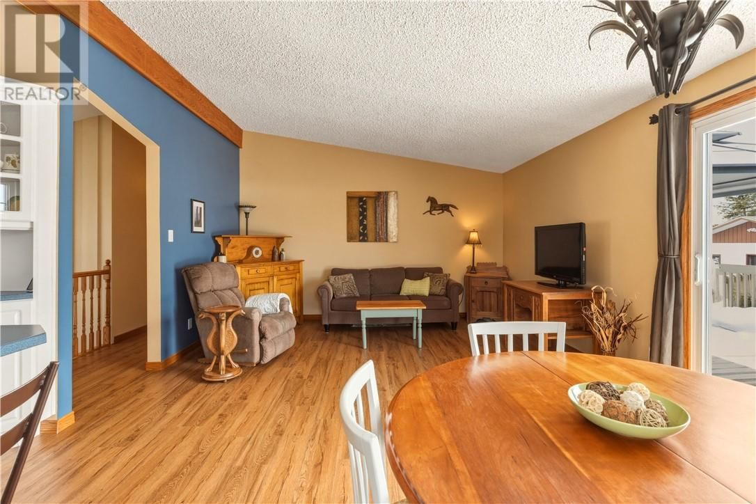 24 VAILLANCOURT DRIVE Image 3