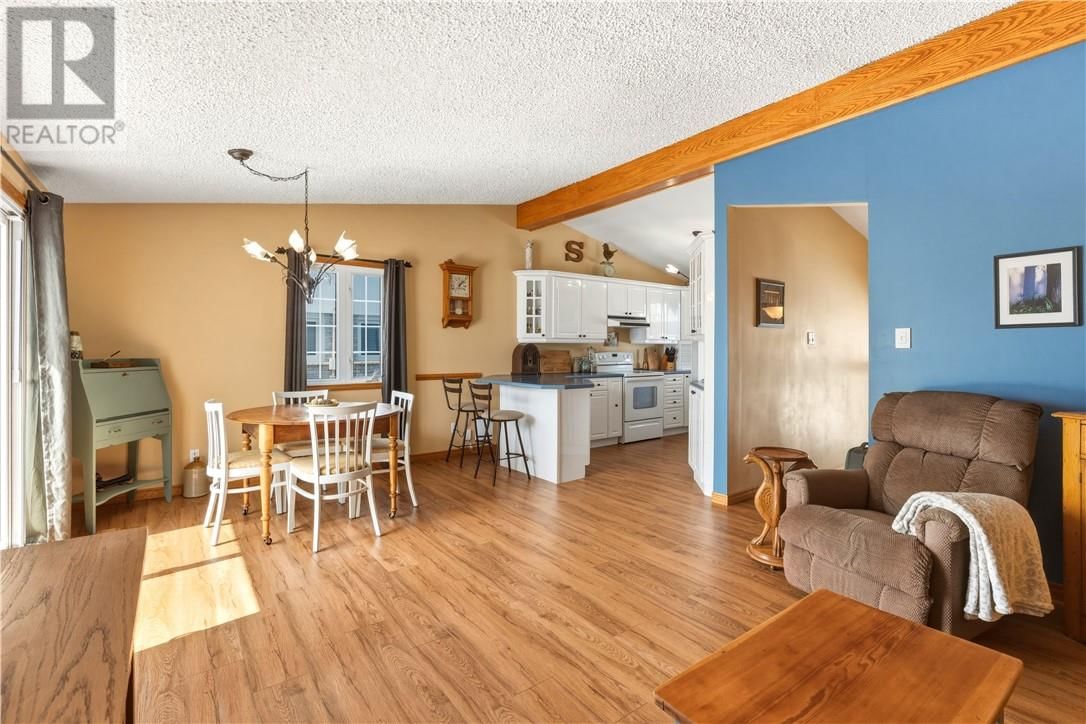 24 VAILLANCOURT DRIVE Image 4