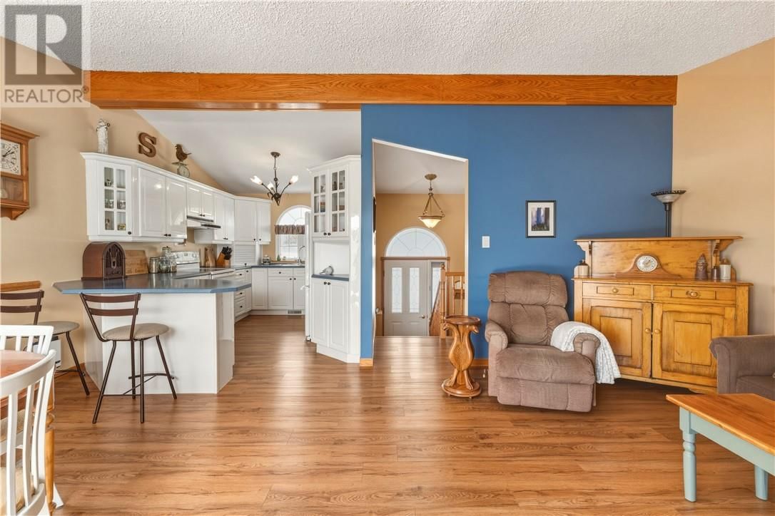 24 VAILLANCOURT DRIVE Image 5