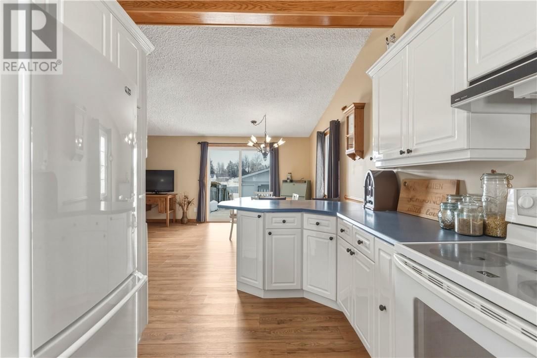 24 VAILLANCOURT DRIVE Image 7