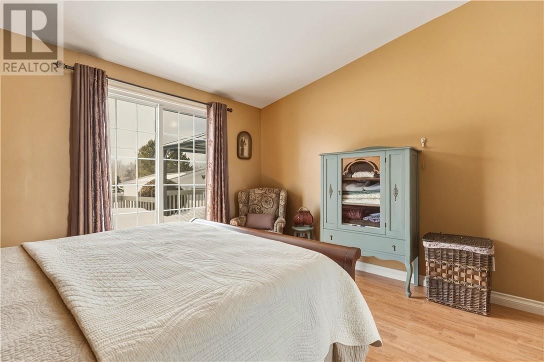 24 VAILLANCOURT DRIVE Image 9