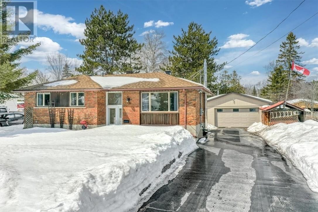 138 RIVERSIDE DRIVE Image 1