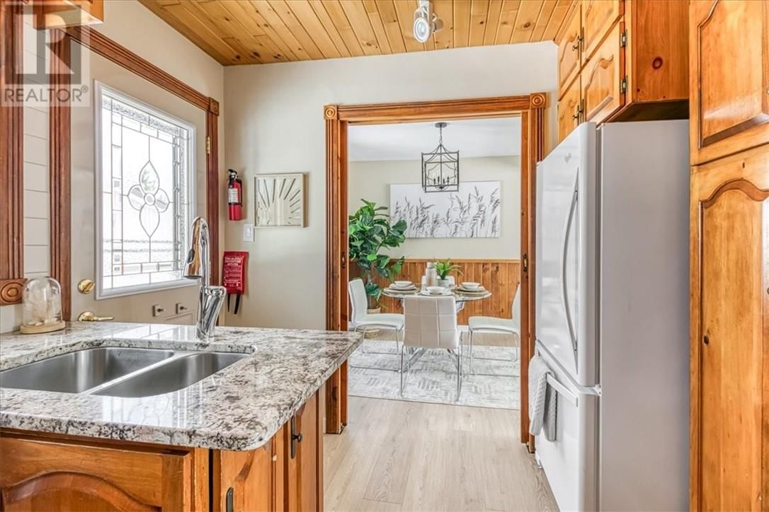 138 RIVERSIDE DRIVE Image 10