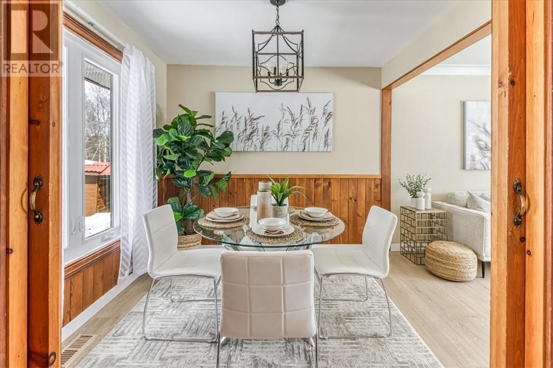 138 RIVERSIDE DRIVE Image 12