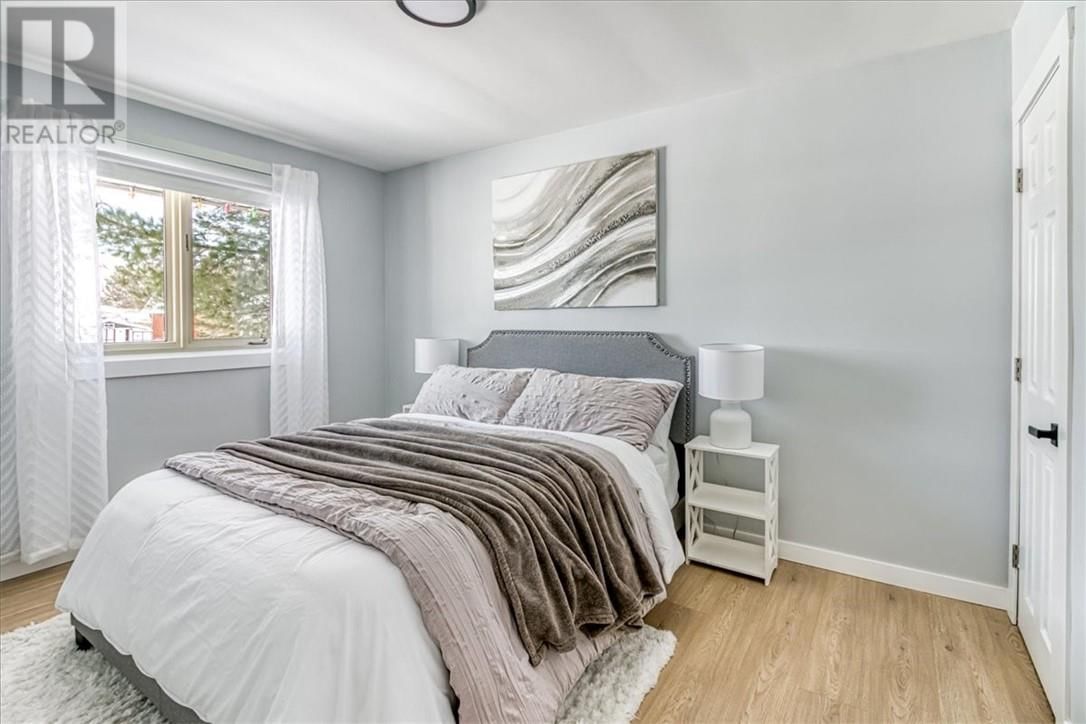 138 RIVERSIDE DRIVE Image 17