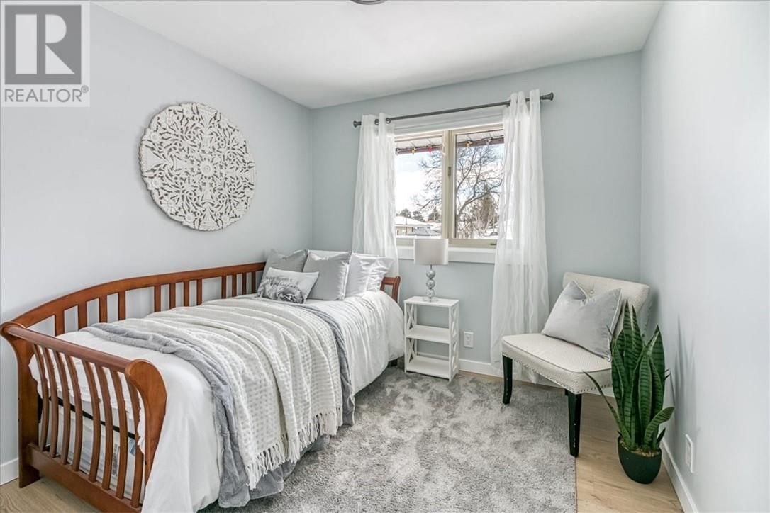 138 RIVERSIDE DRIVE Image 18