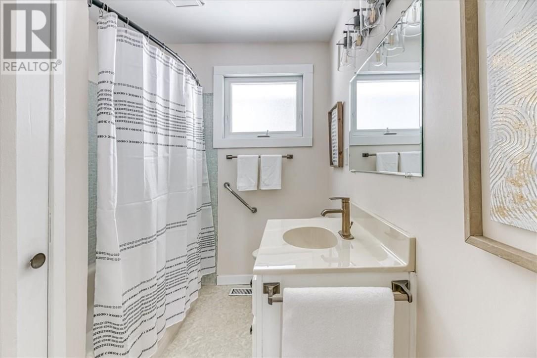 138 RIVERSIDE DRIVE Image 19