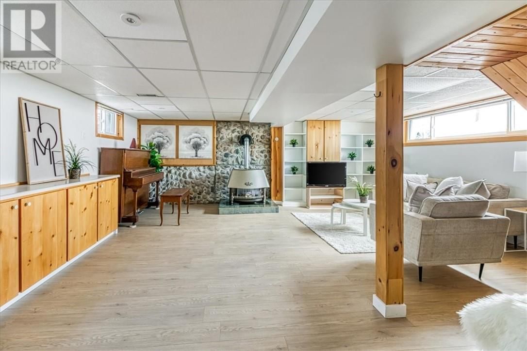 138 RIVERSIDE DRIVE Image 20