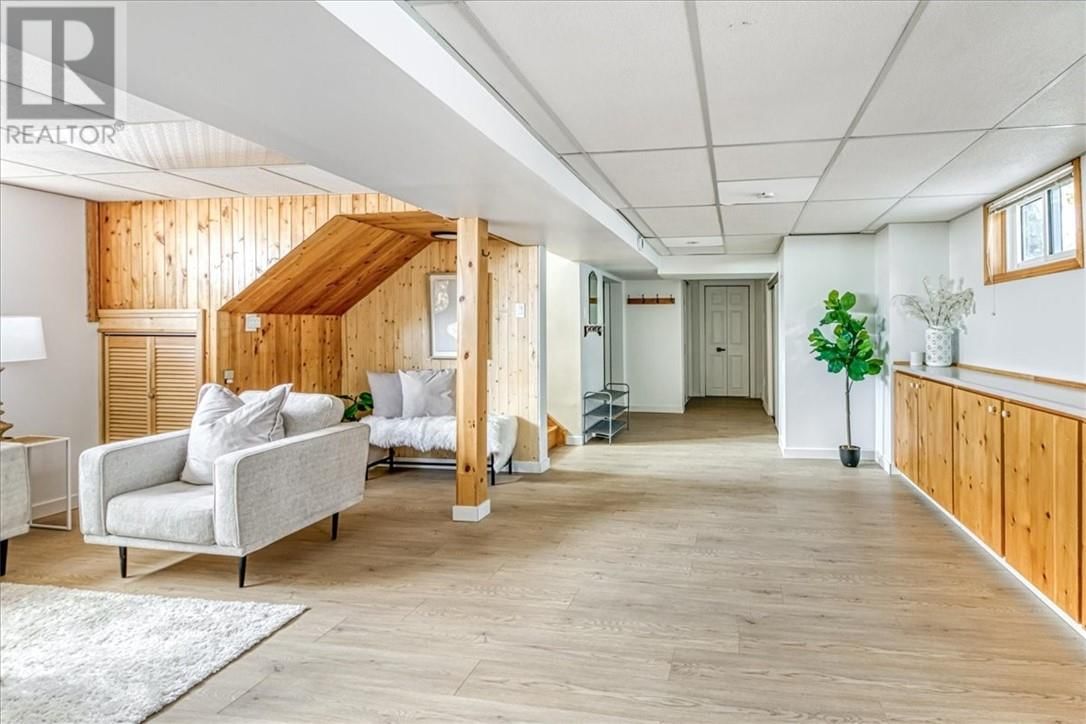 138 RIVERSIDE DRIVE Image 23