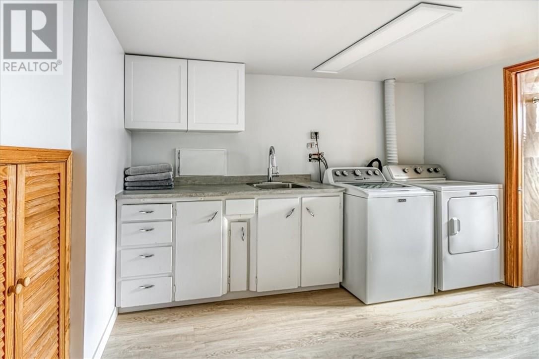 138 RIVERSIDE DRIVE Image 24