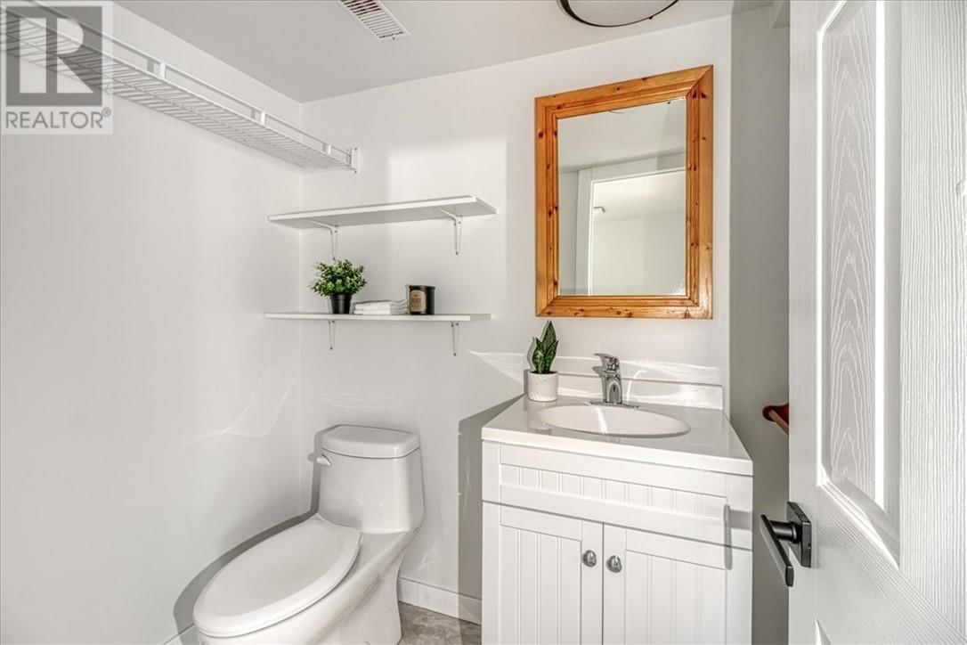 138 RIVERSIDE DRIVE Image 27