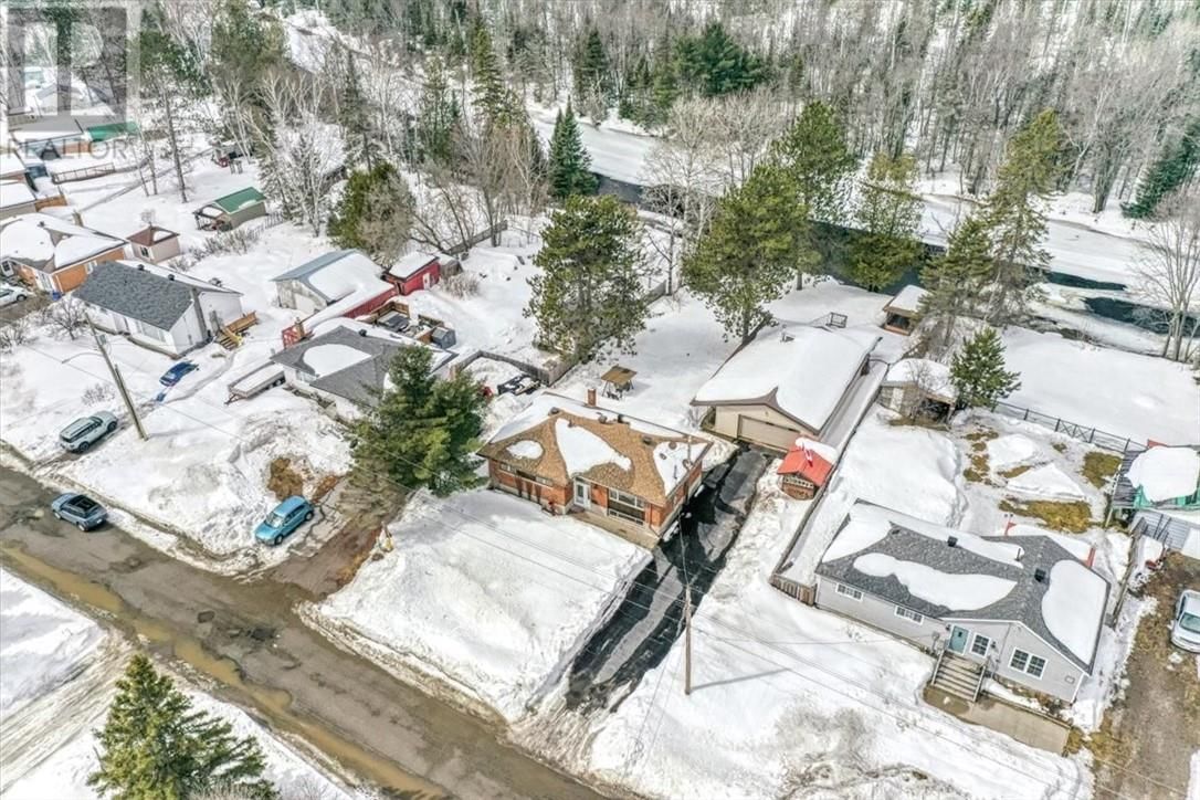 138 RIVERSIDE DRIVE Image 28