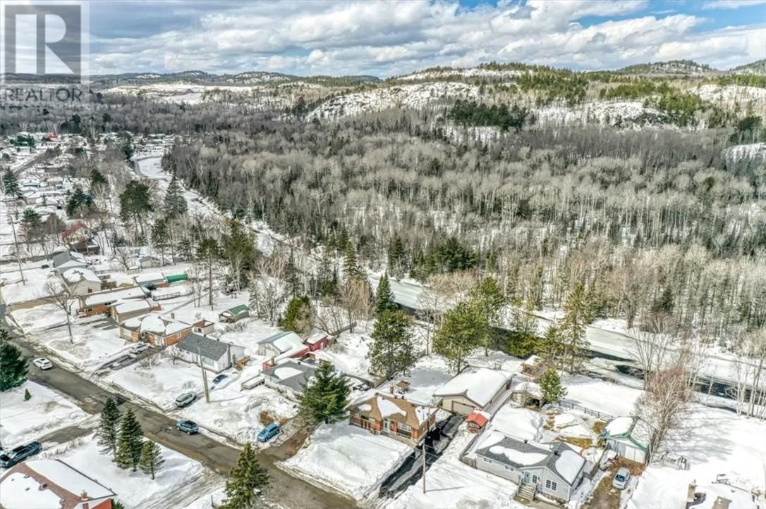 138 RIVERSIDE DRIVE Image 29