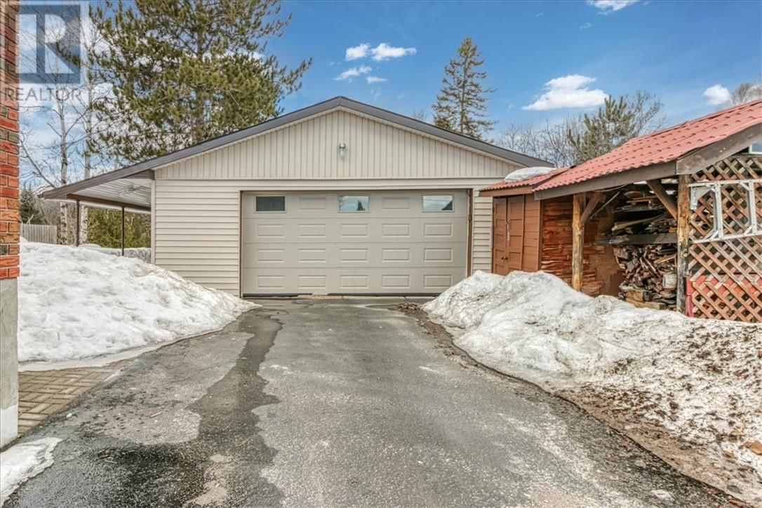 138 RIVERSIDE DRIVE Image 3