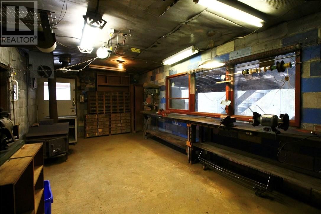 138 RIVERSIDE DRIVE Image 36