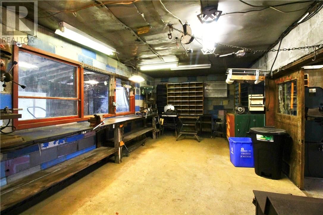 138 RIVERSIDE DRIVE Image 37