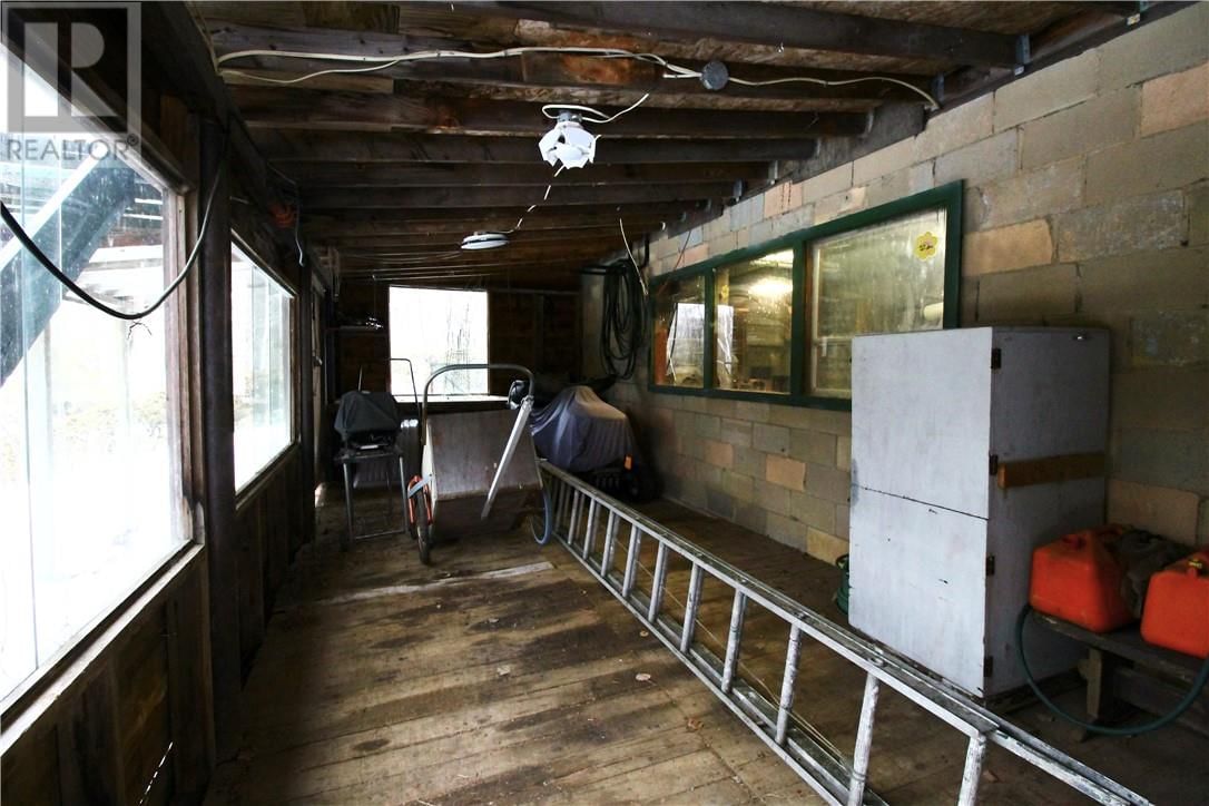 138 RIVERSIDE DRIVE Image 38