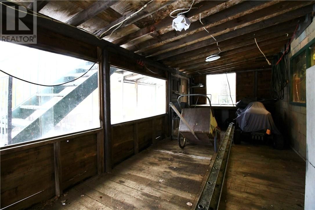 138 RIVERSIDE DRIVE Image 39