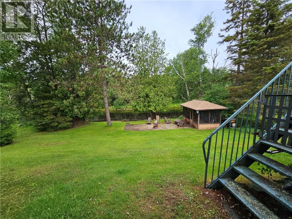 138 RIVERSIDE DRIVE Image 40