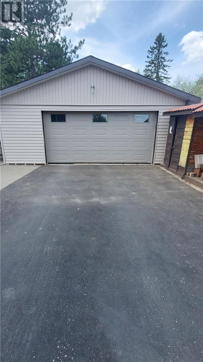 138 RIVERSIDE DRIVE Image 45