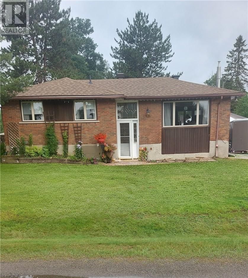 138 RIVERSIDE DRIVE Image 46