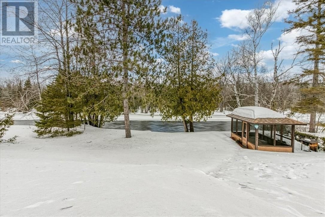 138 RIVERSIDE DRIVE Image 5